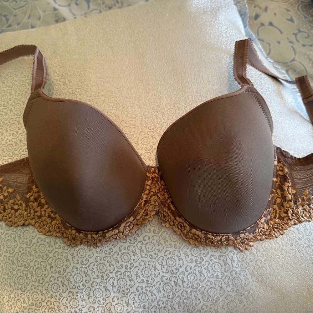 Wacoal Wired Bra. Gray Cream lace - 36C